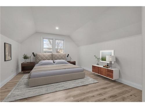 555 Upper Sherman Avenue, Hamilton, ON - Indoor Photo Showing Bedroom