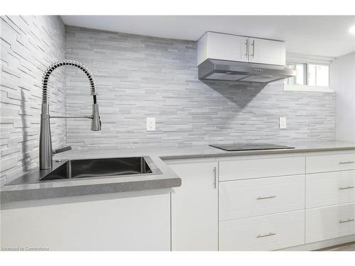 30 Fairleigh Avenue N, Hamilton, ON - Indoor Photo Showing Kitchen