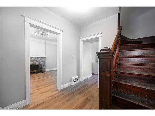 30 Fairleigh Avenue N, Hamilton, ON - Indoor Photo Showing Other Room