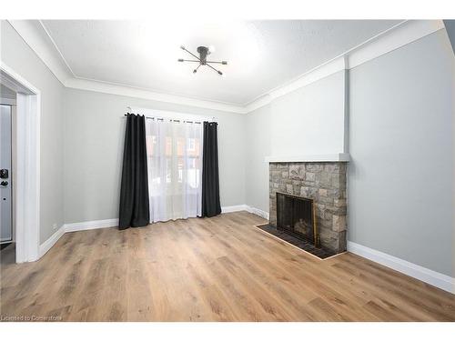 30 Fairleigh Avenue N, Hamilton, ON - Indoor With Fireplace