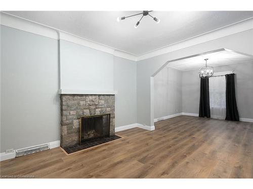 30 Fairleigh Avenue N, Hamilton, ON - Indoor Photo Showing Living Room With Fireplace