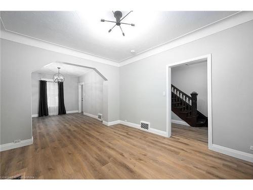 30 Fairleigh Avenue N, Hamilton, ON - Indoor Photo Showing Other Room