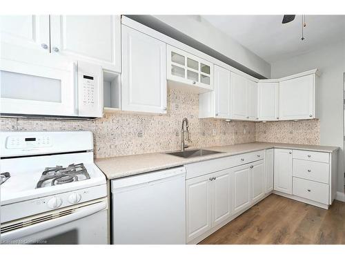 30 Fairleigh Avenue N, Hamilton, ON - Indoor Photo Showing Kitchen