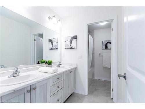 55 Yale Drive, Hamilton, ON - Indoor Photo Showing Bathroom