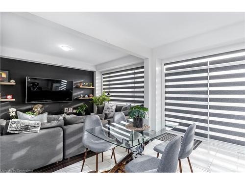 55 Yale Drive, Hamilton, ON - Indoor Photo Showing Living Room