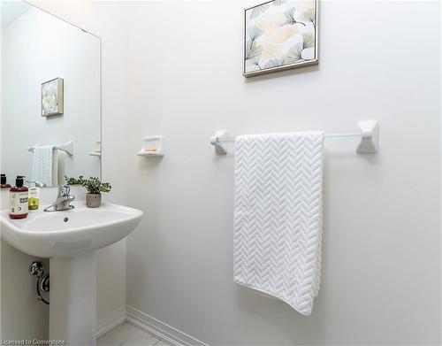 55 Yale Drive, Hamilton, ON - Indoor Photo Showing Bathroom