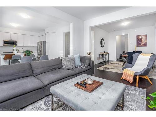 55 Yale Drive, Hamilton, ON - Indoor Photo Showing Living Room