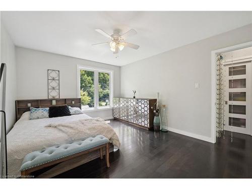 33 Leslie Drive, Stoney Creek, ON - Indoor Photo Showing Bedroom