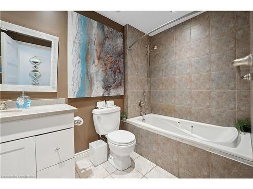 33 Leslie Drive, Stoney Creek, ON - Indoor Photo Showing Bathroom