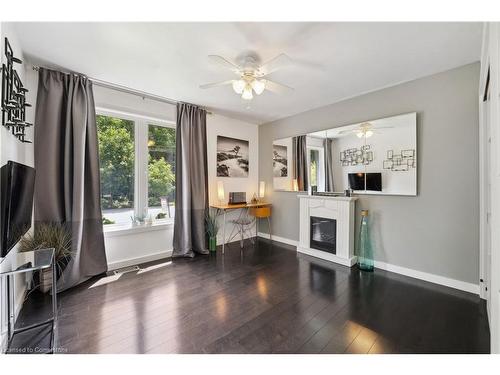 33 Leslie Drive, Stoney Creek, ON - Indoor Photo Showing Living Room With Fireplace