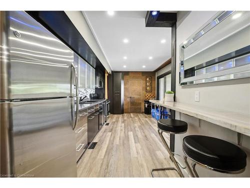 33 Leslie Drive, Stoney Creek, ON - Indoor Photo Showing Kitchen