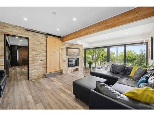 33 Leslie Drive, Stoney Creek, ON - Indoor Photo Showing Living Room With Fireplace