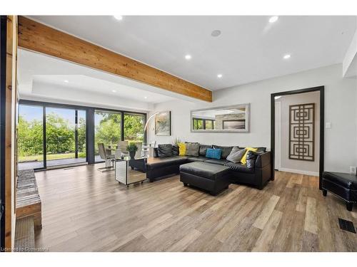 33 Leslie Drive, Stoney Creek, ON - Indoor Photo Showing Living Room