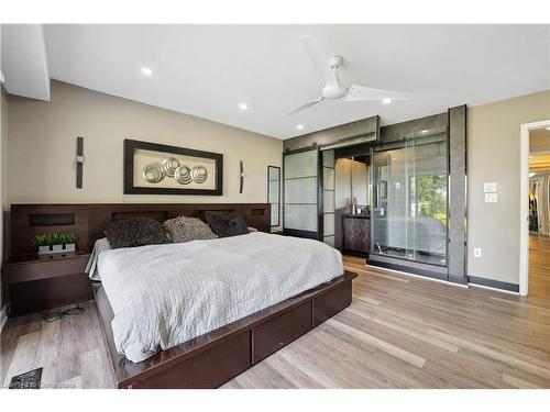 33 Leslie Drive, Stoney Creek, ON - Indoor Photo Showing Bedroom