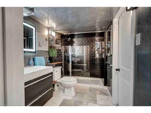 33 Leslie Drive, Stoney Creek, ON - Indoor Photo Showing Bathroom