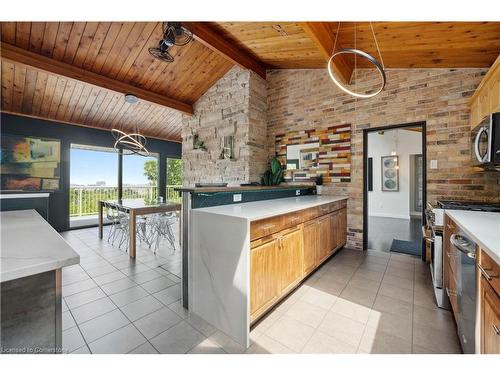 33 Leslie Drive, Stoney Creek, ON - Indoor Photo Showing Kitchen