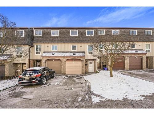 30-80 Old Country Drive, Kitchener, ON - Outdoor