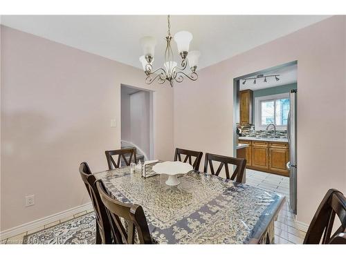 30-80 Old Country Drive, Kitchener, ON - Indoor Photo Showing Dining Room