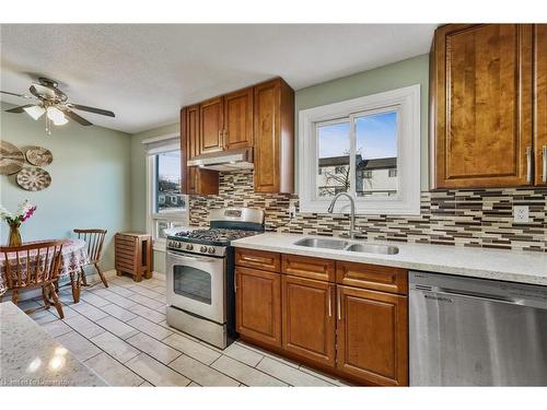 30-80 Old Country Drive, Kitchener, ON - Indoor Photo Showing Kitchen With Double Sink