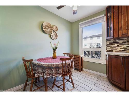 30-80 Old Country Drive, Kitchener, ON - Indoor Photo Showing Dining Room