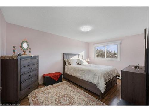 30-80 Old Country Drive, Kitchener, ON - Indoor Photo Showing Bedroom