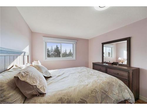 30-80 Old Country Drive, Kitchener, ON - Indoor Photo Showing Bedroom