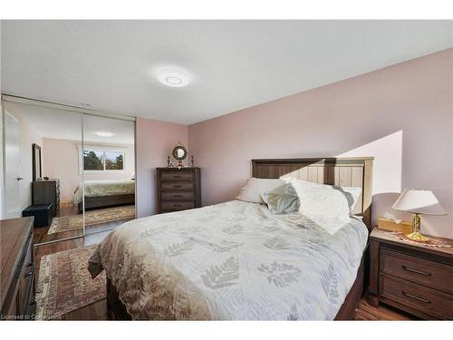 30-80 Old Country Drive, Kitchener, ON - Indoor Photo Showing Bedroom