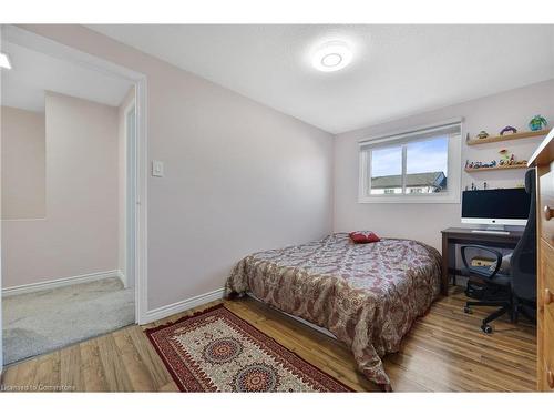 30-80 Old Country Drive, Kitchener, ON - Indoor Photo Showing Bedroom