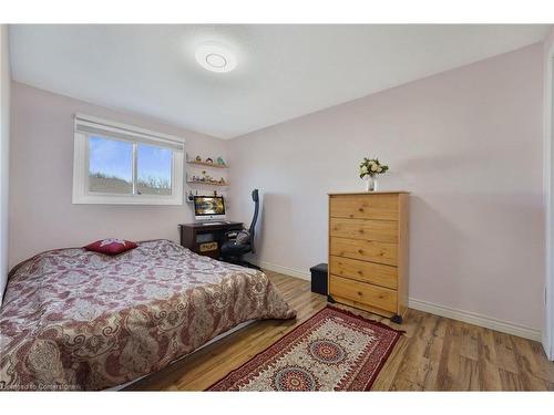 30-80 Old Country Drive, Kitchener, ON - Indoor Photo Showing Bedroom