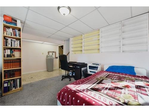 30-80 Old Country Drive, Kitchener, ON - Indoor Photo Showing Bedroom