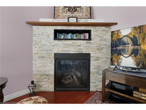 30-80 Old Country Drive, Kitchener, ON - Indoor Photo Showing Living Room With Fireplace