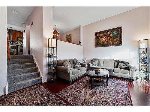 30-80 Old Country Drive, Kitchener, ON - Indoor Photo Showing Living Room