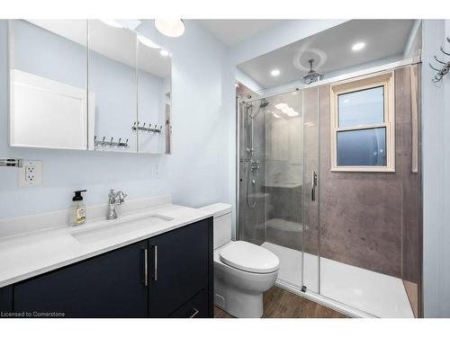 678 Brighton Avenue, Hamilton, ON - Indoor Photo Showing Bathroom