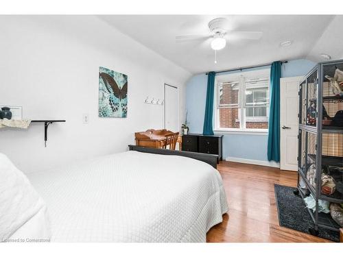 678 Brighton Avenue, Hamilton, ON - Indoor Photo Showing Bedroom