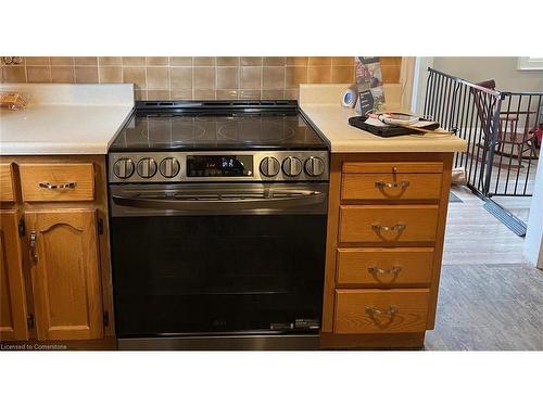 678 Brighton Avenue, Hamilton, ON - Indoor Photo Showing Kitchen