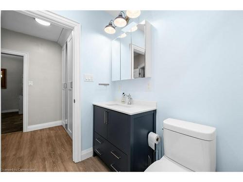 678 Brighton Avenue, Hamilton, ON - Indoor Photo Showing Bathroom