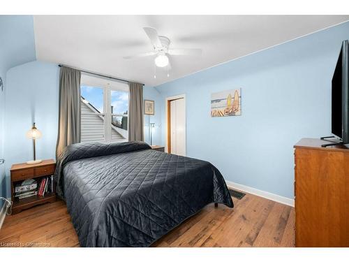 678 Brighton Avenue, Hamilton, ON - Indoor Photo Showing Bedroom