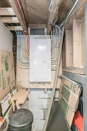 678 Brighton Avenue, Hamilton, ON - Indoor Photo Showing Laundry Room