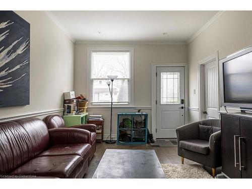 109 Royal Avenue, Hamilton, ON - Indoor Photo Showing Living Room