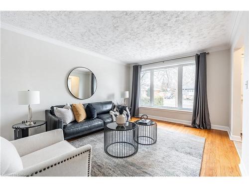 2290 Woodward Avenue, Burlington, ON - Indoor Photo Showing Living Room