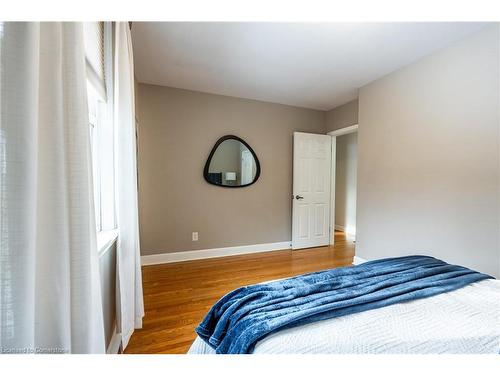 2290 Woodward Avenue, Burlington, ON - Indoor Photo Showing Bedroom