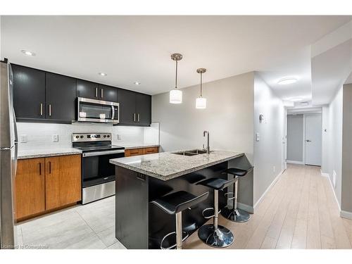 2290 Woodward Avenue, Burlington, ON - Indoor Photo Showing Kitchen With Double Sink With Upgraded Kitchen