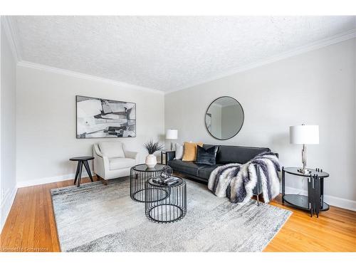 2290 Woodward Avenue, Burlington, ON - Indoor Photo Showing Living Room