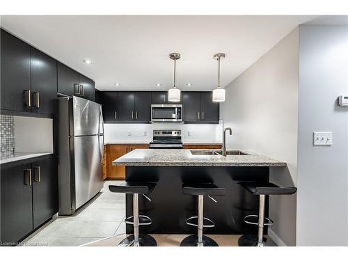 2290 Woodward Avenue, Burlington, ON - Indoor Photo Showing Kitchen With Upgraded Kitchen