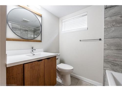 2290 Woodward Avenue, Burlington, ON - Indoor Photo Showing Bathroom