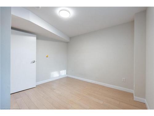 2290 Woodward Avenue, Burlington, ON - Indoor Photo Showing Other Room