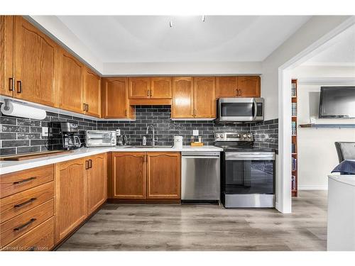 5115 Silvercreek Drive, Burlington, ON - Indoor Photo Showing Kitchen