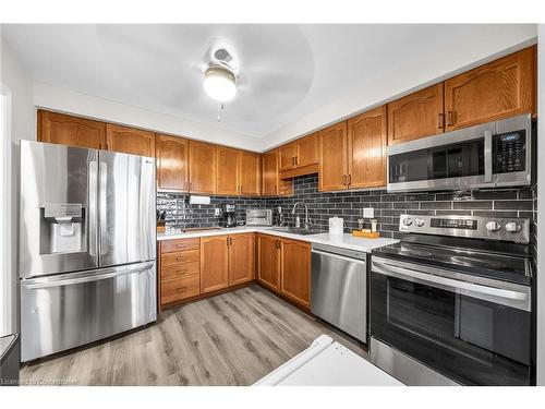 5115 Silvercreek Drive, Burlington, ON - Indoor Photo Showing Kitchen