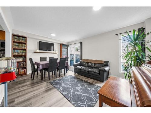 5115 Silvercreek Drive, Burlington, ON - Indoor Photo Showing Living Room