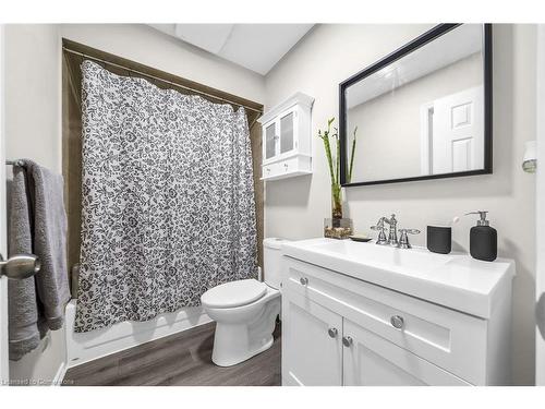 5115 Silvercreek Drive, Burlington, ON - Indoor Photo Showing Bathroom